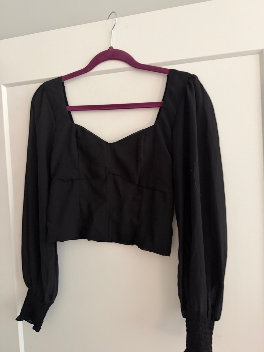 Abercrombie & Fitch Black Sweetheart Long-Sleeve Crop Top